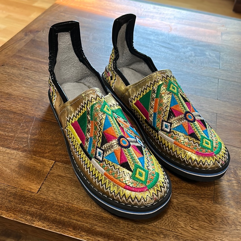 Colorful Embroidered Women's Flats